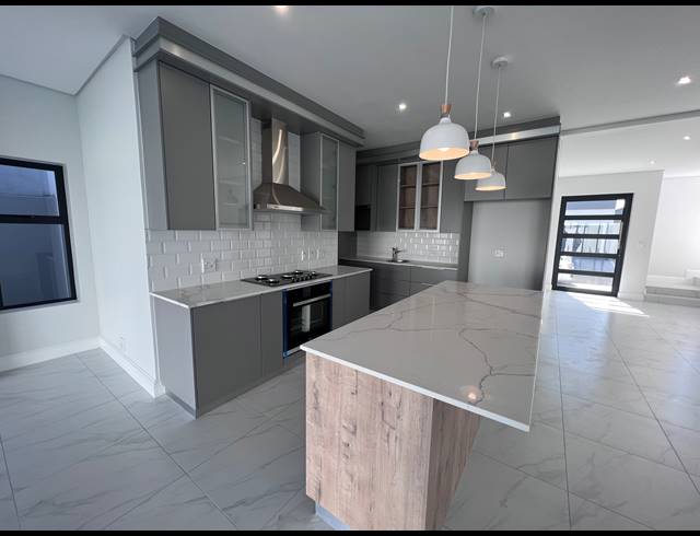 3 BEDROOM HOUSE FOR SALE IN SANDOWN